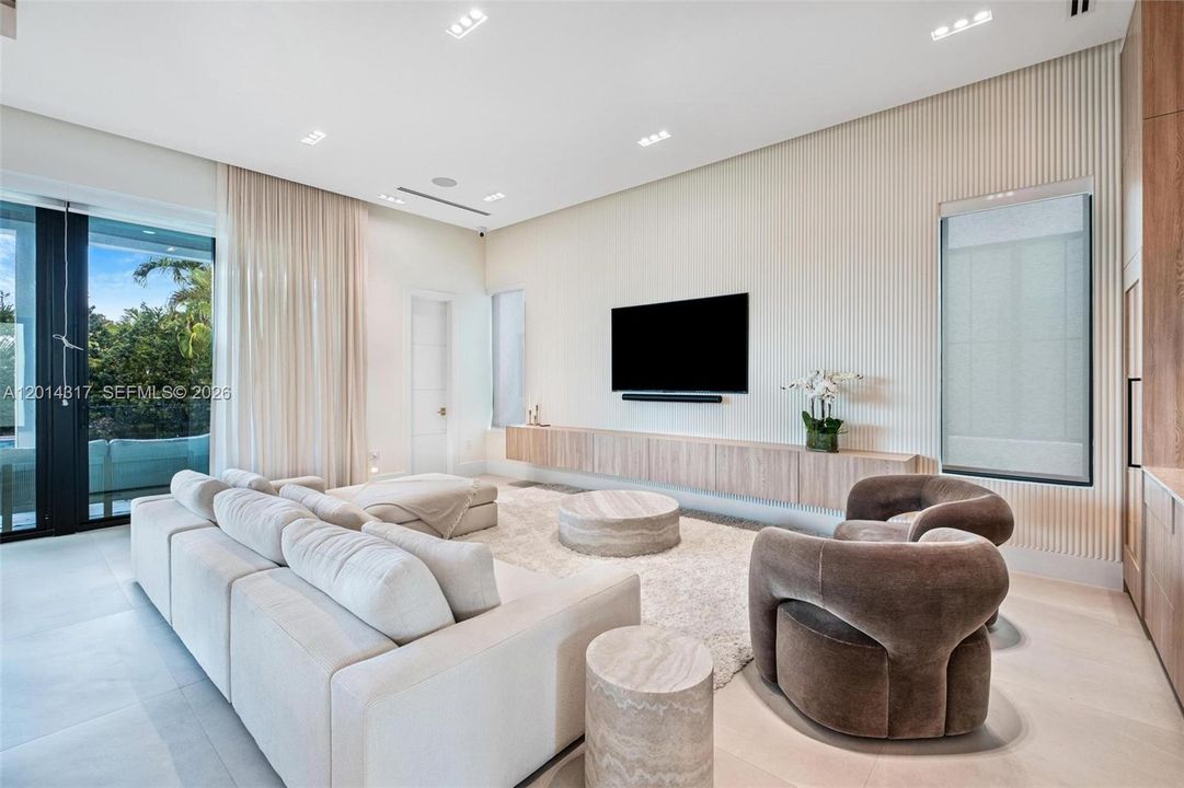En Venta: $4,999,000 (6 camas, 5 baños, 4077 Pies cuadrados)
