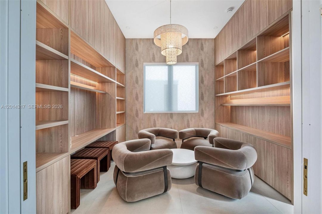 En Venta: $4,999,000 (6 camas, 5 baños, 4077 Pies cuadrados)