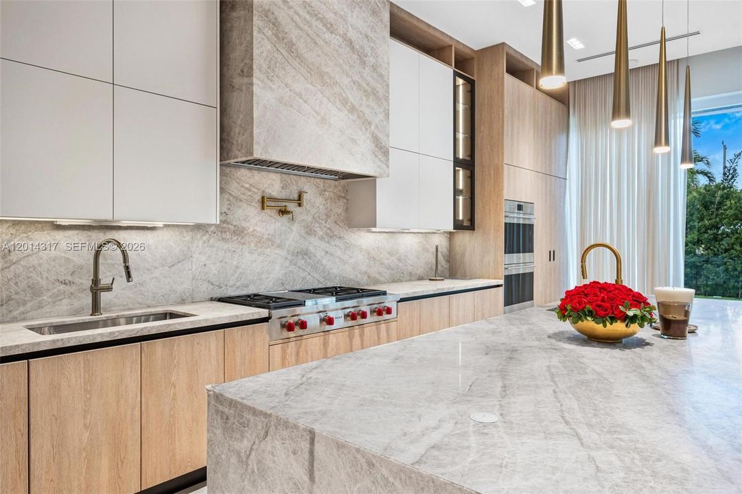 En Venta: $4,999,000 (6 camas, 5 baños, 4077 Pies cuadrados)