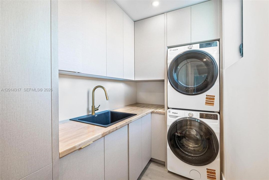 En Venta: $4,999,000 (6 camas, 5 baños, 4077 Pies cuadrados)