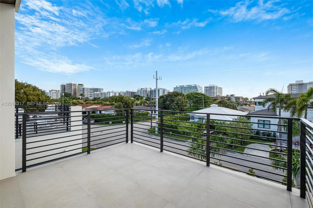 En Venta: $4,999,000 (6 camas, 5 baños, 4077 Pies cuadrados)