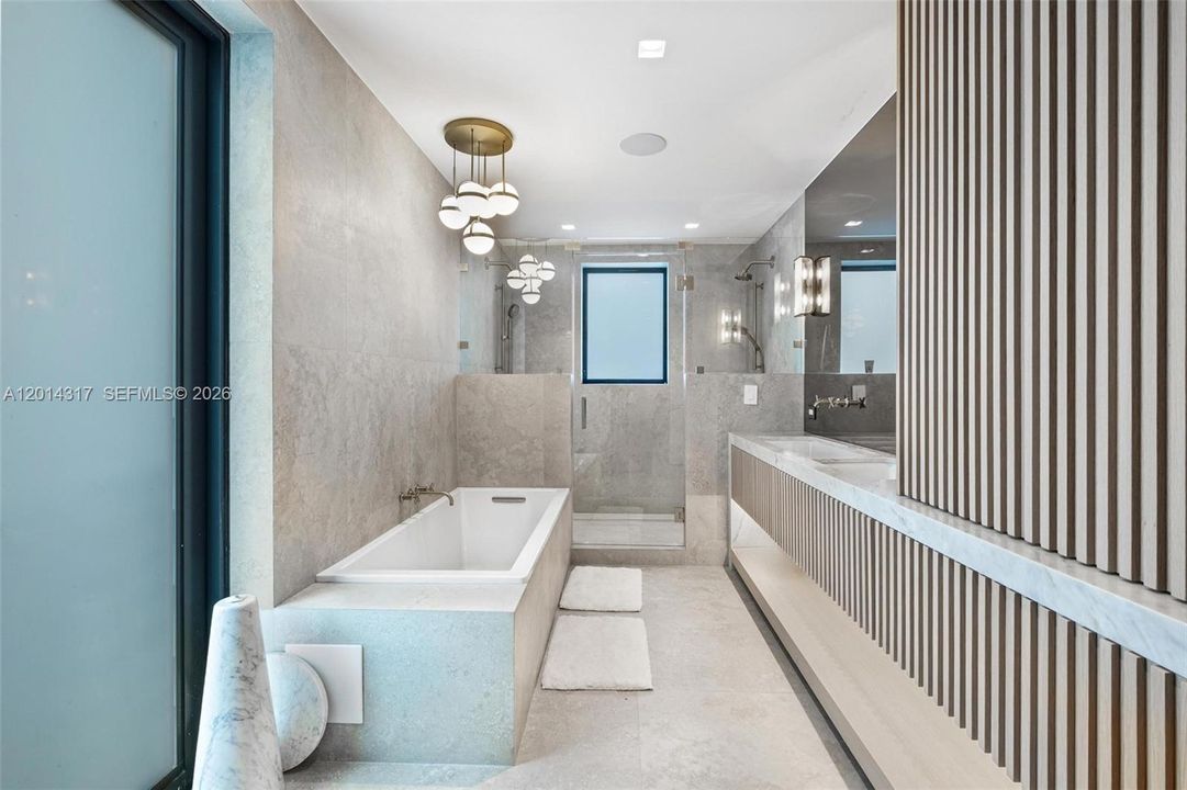 En Venta: $4,999,000 (6 camas, 5 baños, 4077 Pies cuadrados)