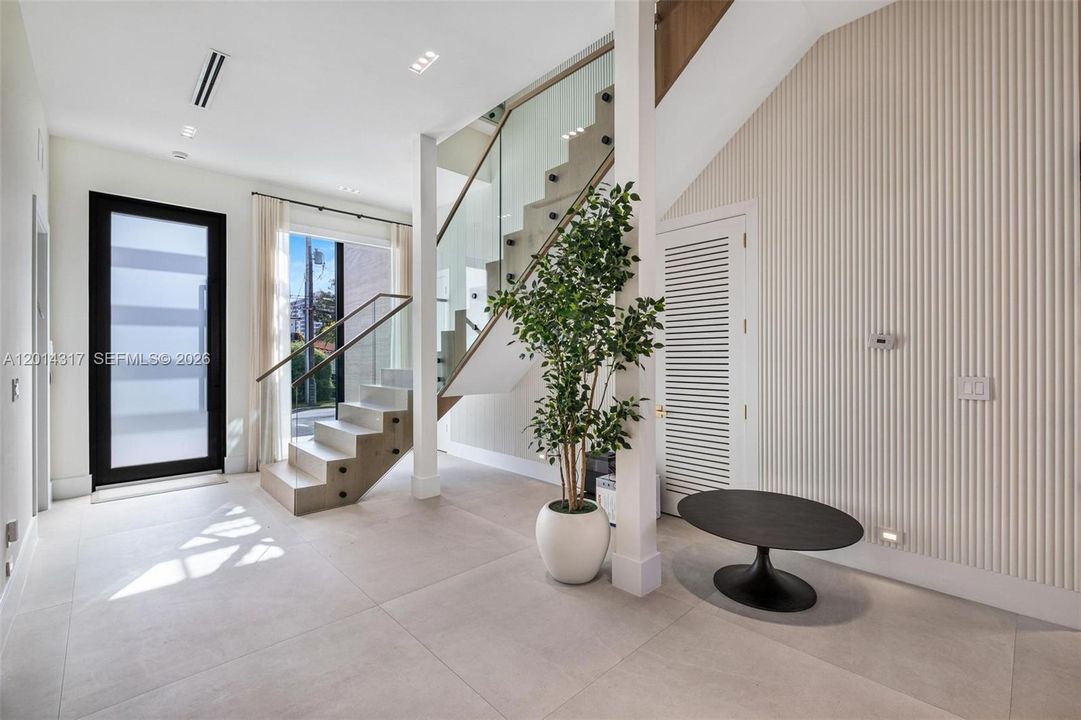En Venta: $4,999,000 (6 camas, 5 baños, 4077 Pies cuadrados)