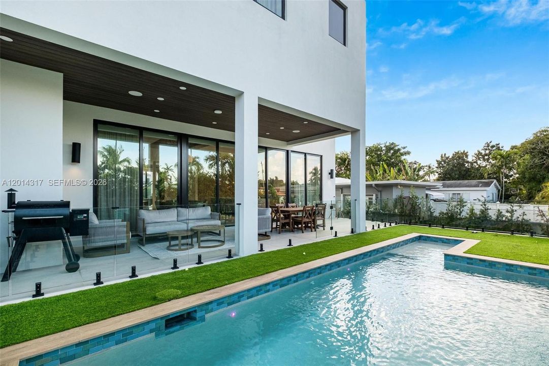 En Venta: $4,999,000 (6 camas, 5 baños, 4077 Pies cuadrados)