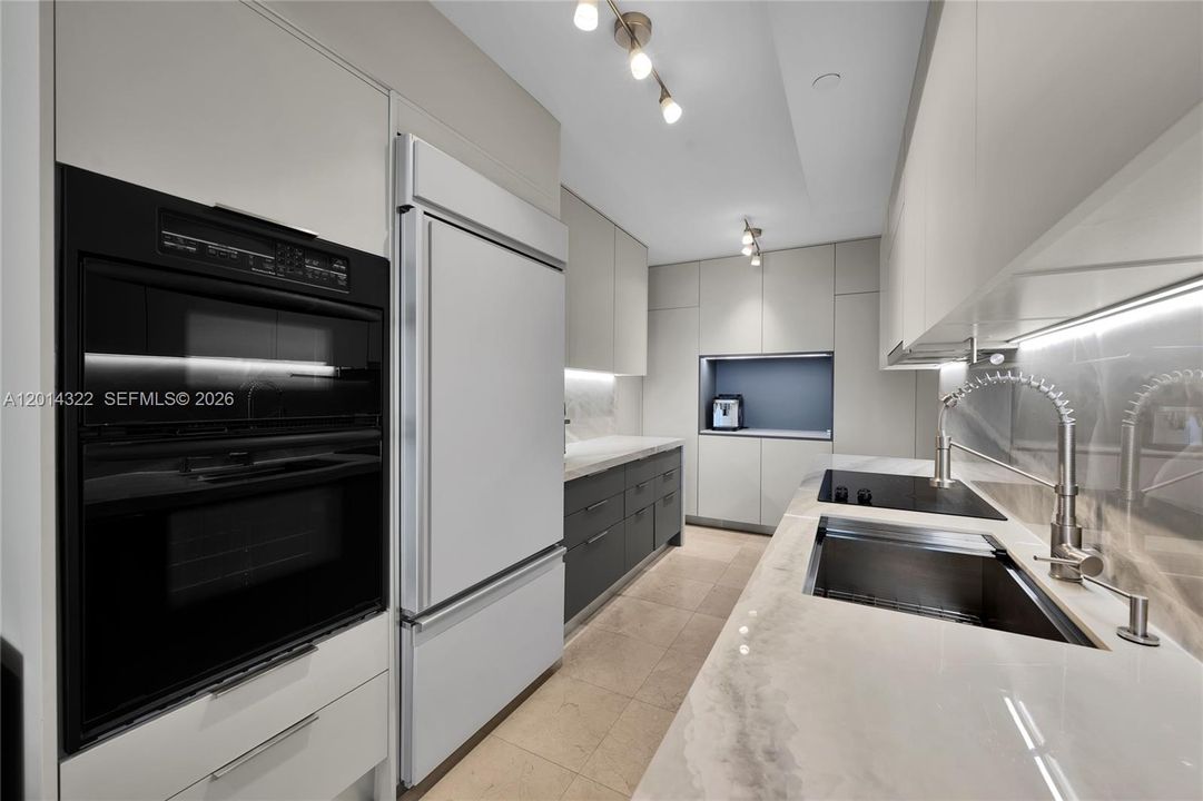For Sale: $1,150,000 (3 beds, 3 baths, 1571 Square Feet)