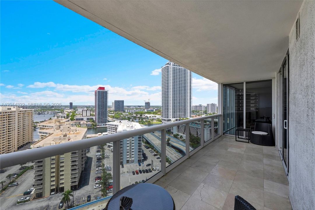 For Sale: $1,150,000 (3 beds, 3 baths, 1571 Square Feet)