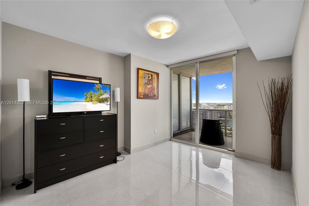 For Sale: $1,150,000 (3 beds, 3 baths, 1571 Square Feet)
