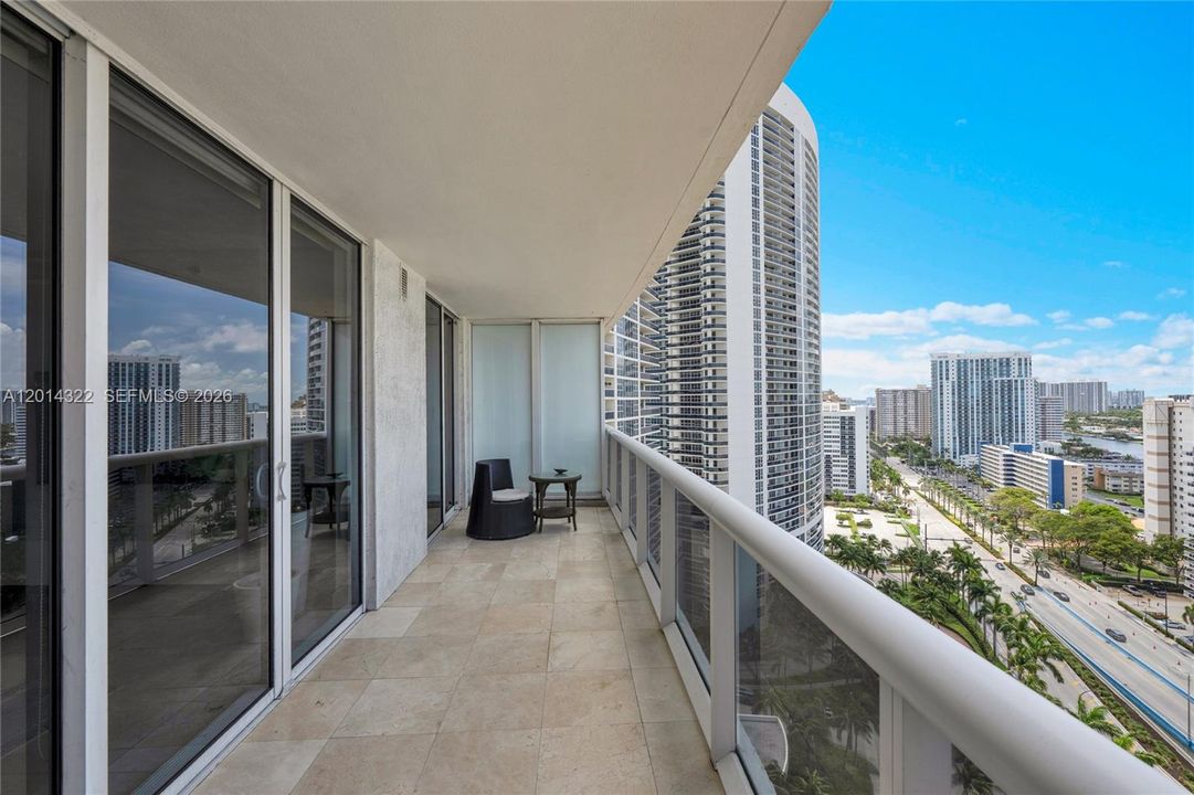 For Sale: $1,150,000 (3 beds, 3 baths, 1571 Square Feet)