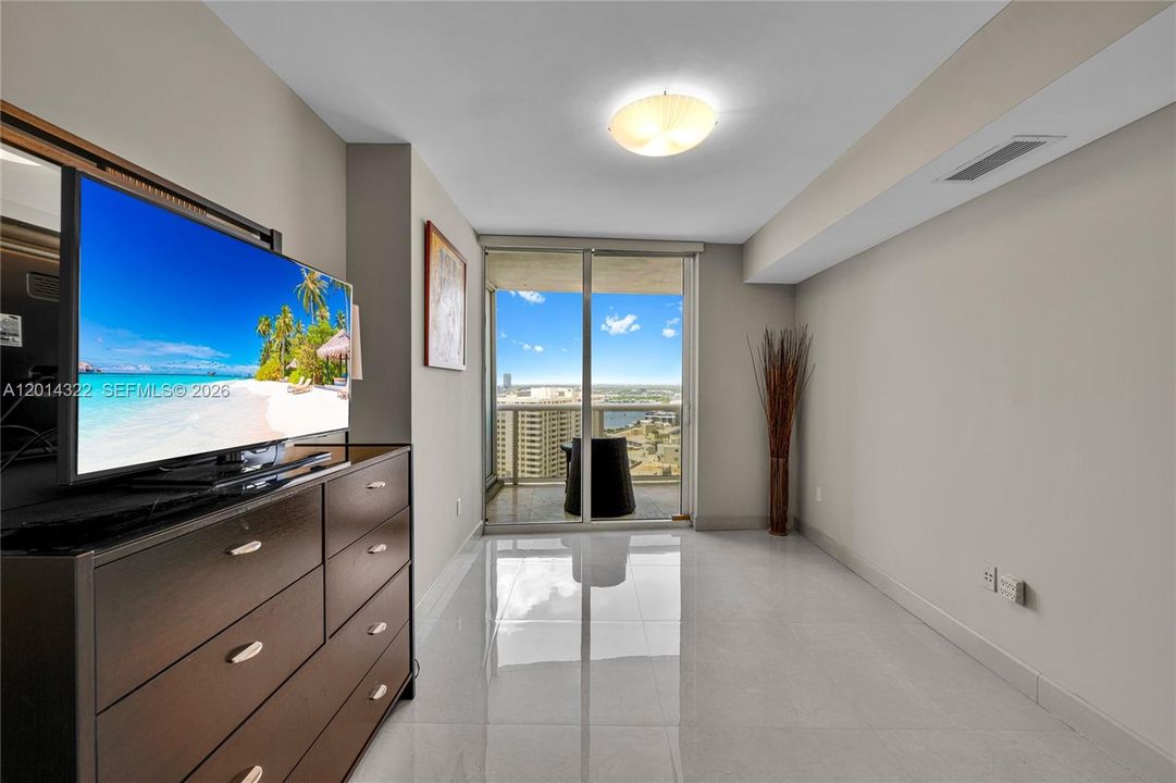 For Sale: $1,150,000 (3 beds, 3 baths, 1571 Square Feet)