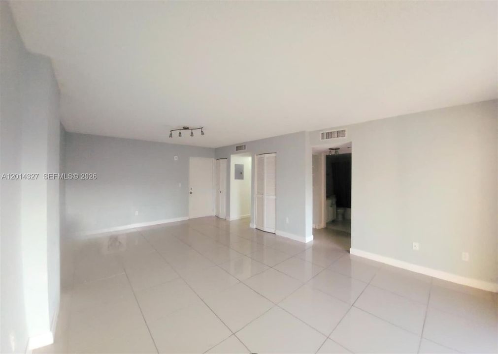 Professional 20-inch Neutral Stunning Tiled Flooring