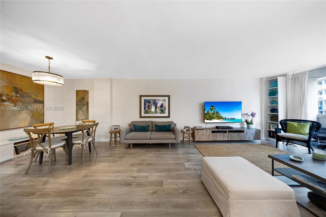 Active With Contract: $3,100 (1 beds, 1 baths, 850 Square Feet)