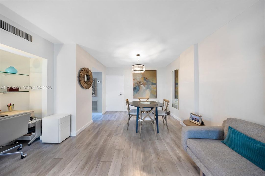 Active With Contract: $3,100 (1 beds, 1 baths, 850 Square Feet)