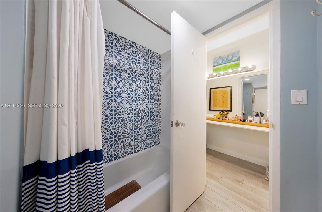 Active With Contract: $3,100 (1 beds, 1 baths, 850 Square Feet)