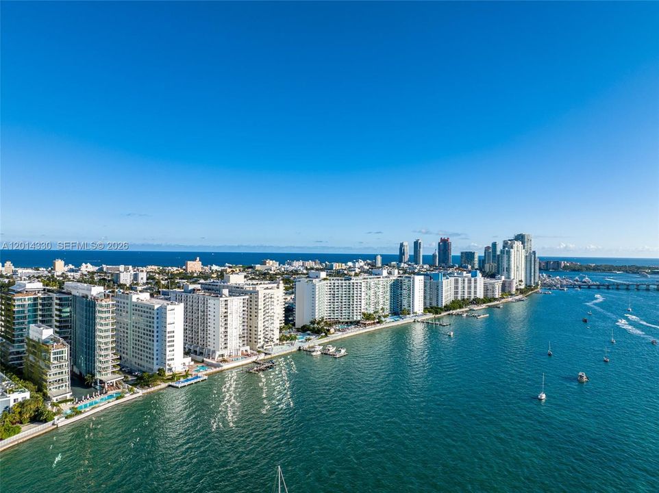 Active With Contract: $3,100 (1 beds, 1 baths, 850 Square Feet)