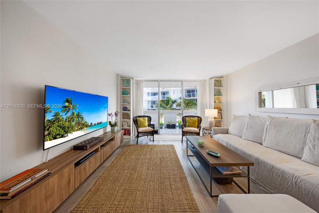 Active With Contract: $3,100 (1 beds, 1 baths, 850 Square Feet)