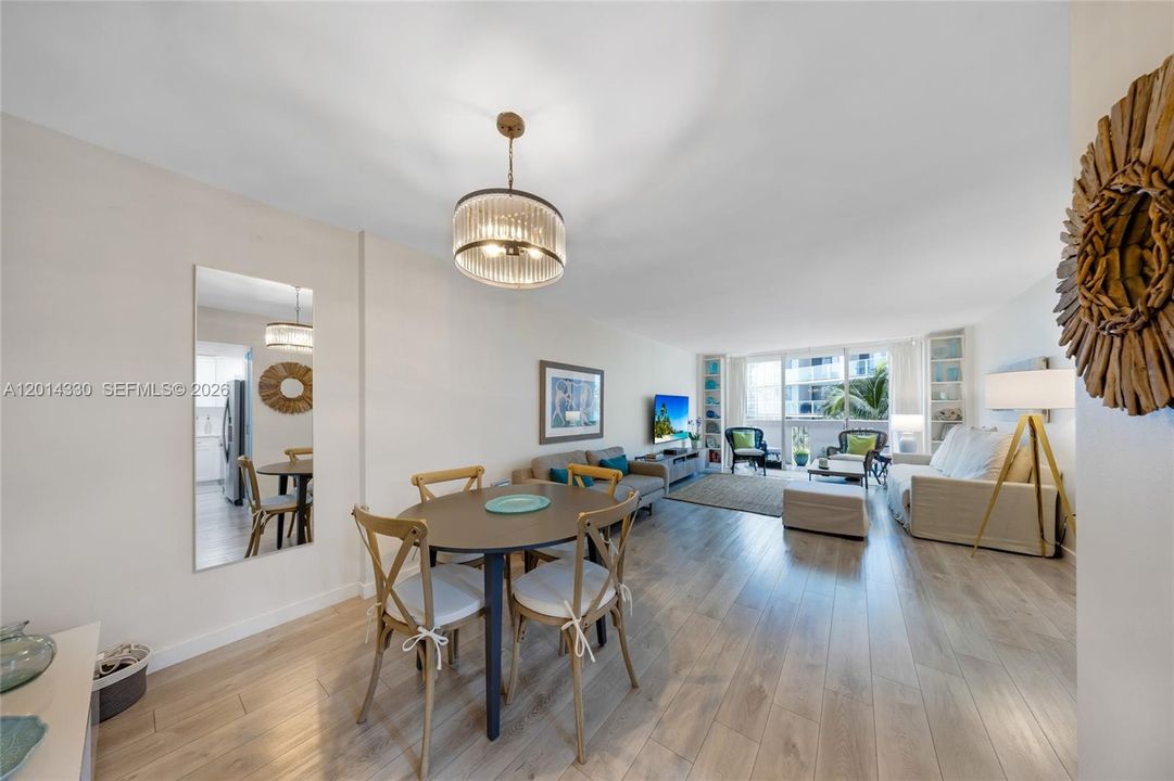 Active With Contract: $3,100 (1 beds, 1 baths, 850 Square Feet)