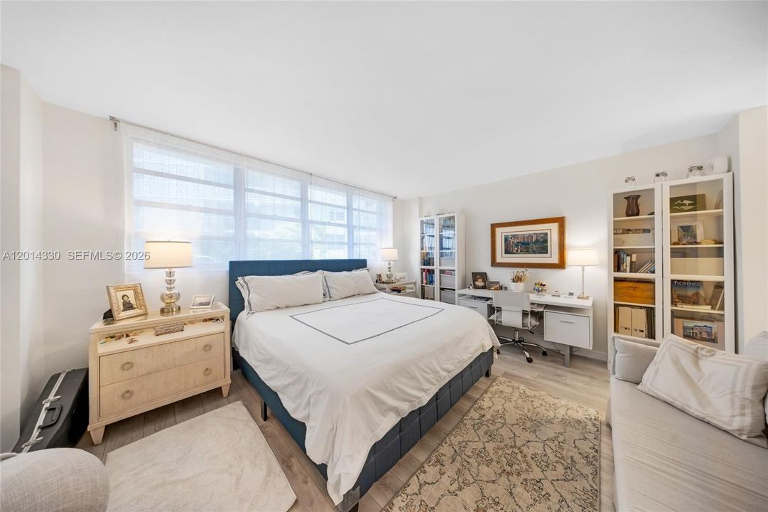 Active With Contract: $3,100 (1 beds, 1 baths, 850 Square Feet)