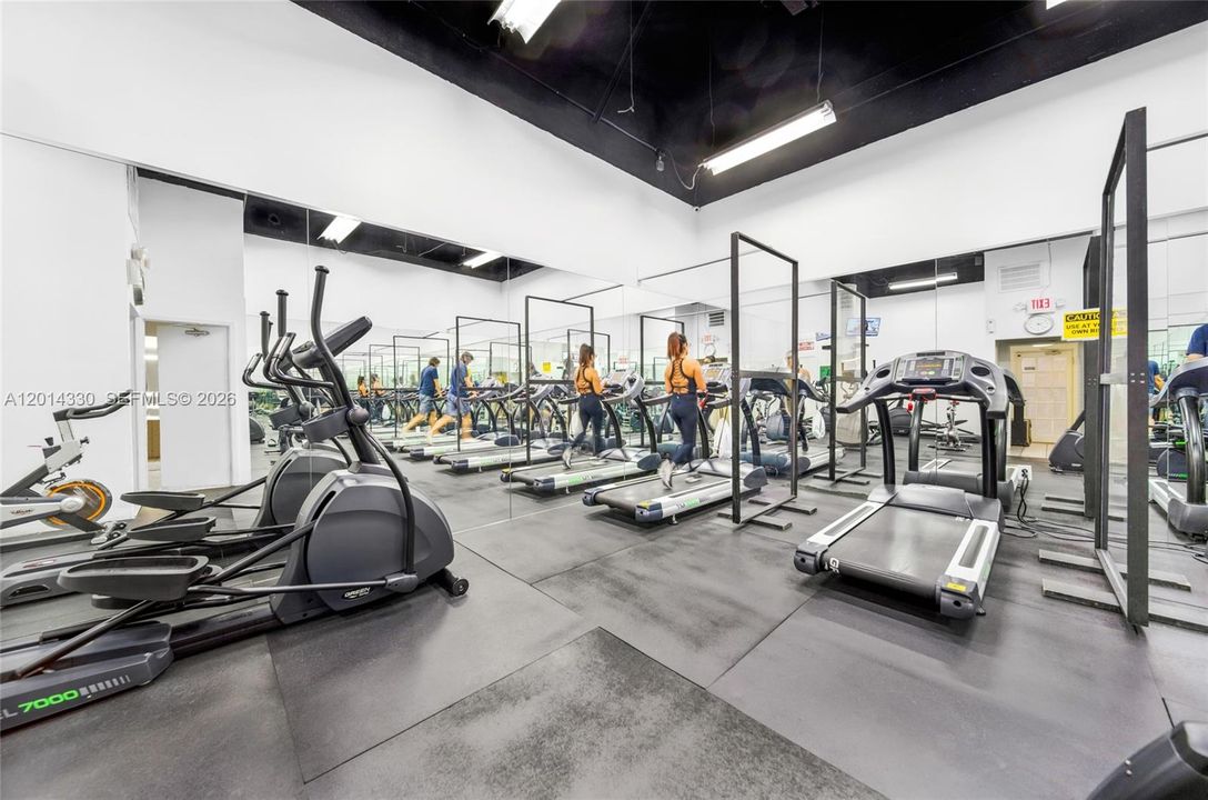 Active With Contract: $3,100 (1 beds, 1 baths, 850 Square Feet)