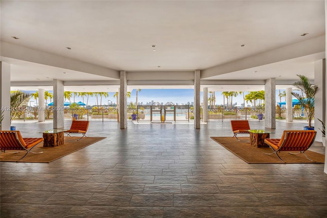 Active With Contract: $3,100 (1 beds, 1 baths, 850 Square Feet)