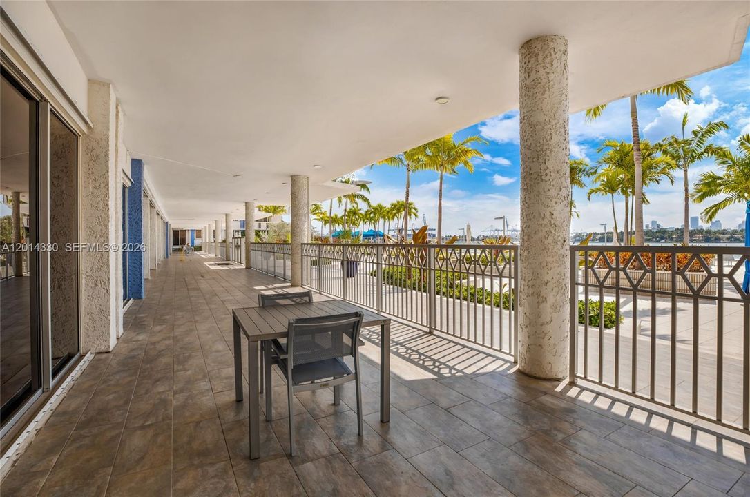 Active With Contract: $3,100 (1 beds, 1 baths, 850 Square Feet)