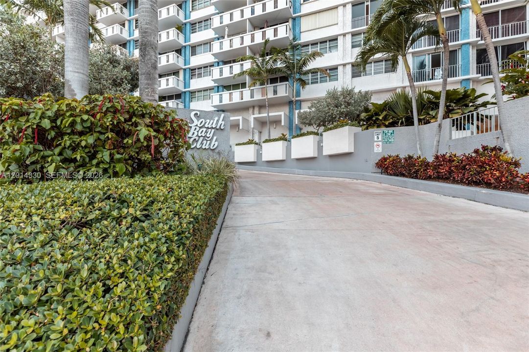 Active With Contract: $3,100 (1 beds, 1 baths, 850 Square Feet)