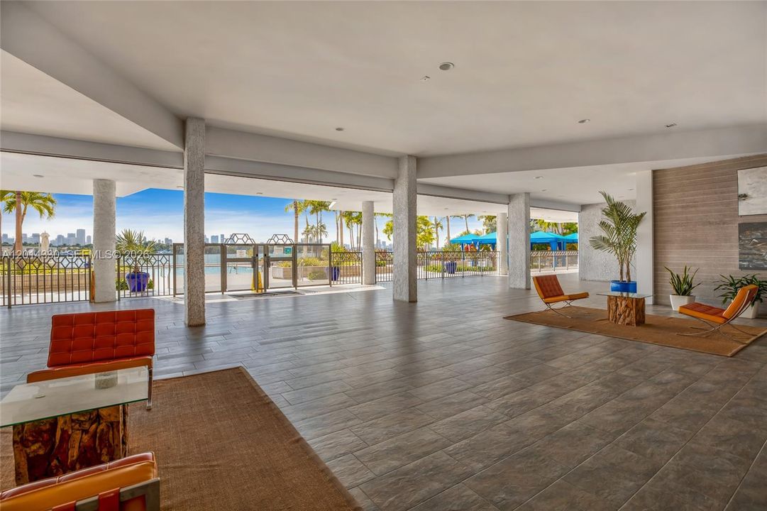 Active With Contract: $3,100 (1 beds, 1 baths, 850 Square Feet)
