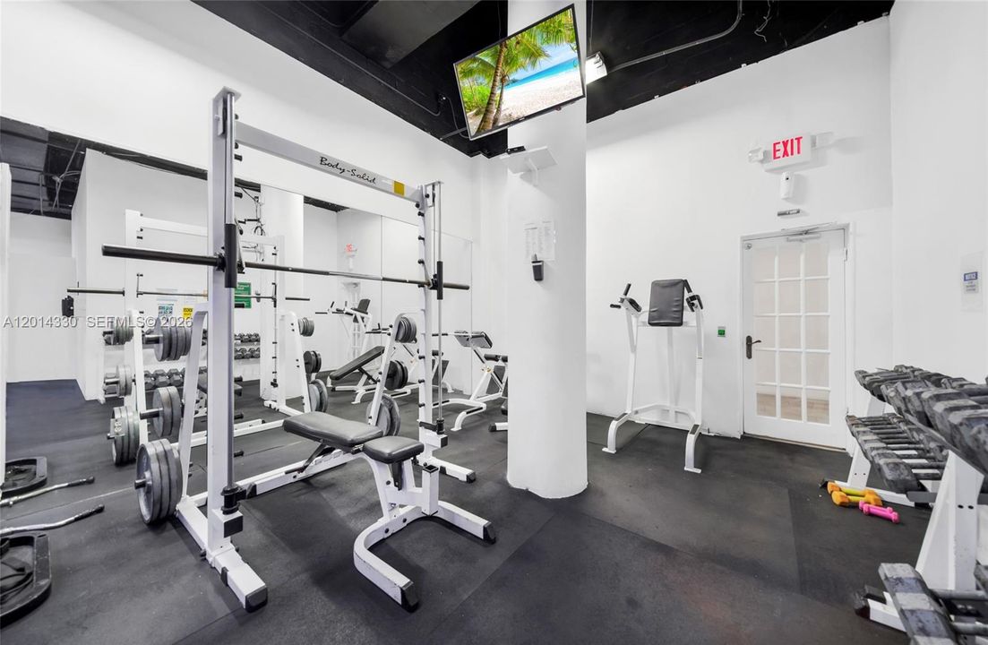 Active With Contract: $3,100 (1 beds, 1 baths, 850 Square Feet)