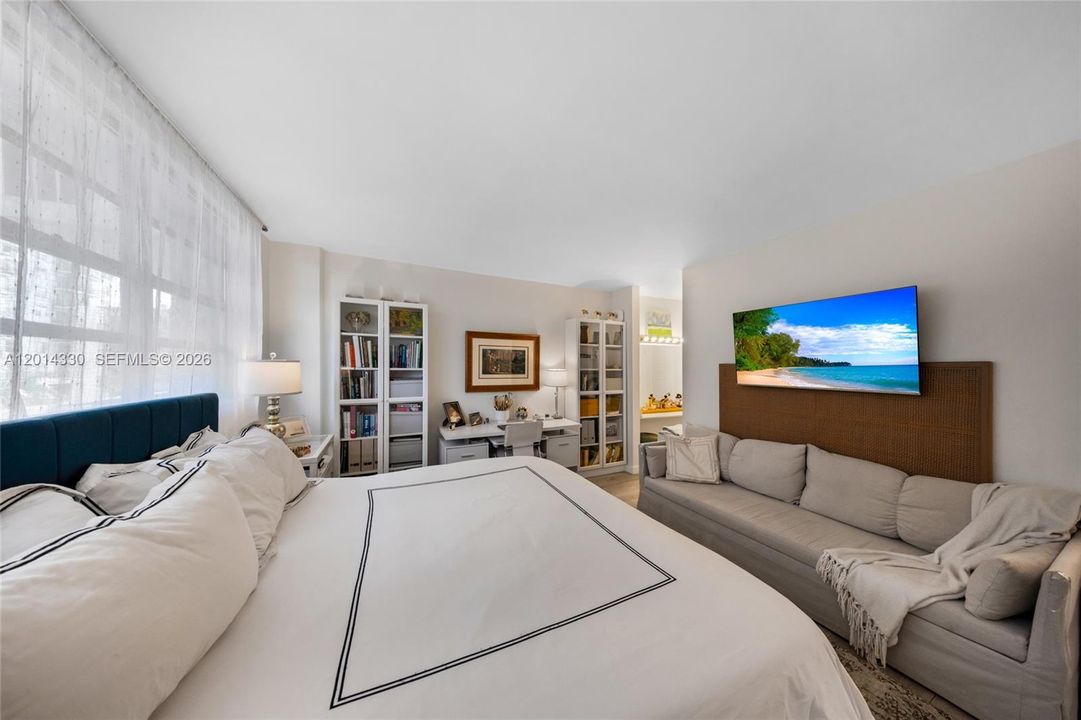 Active With Contract: $3,100 (1 beds, 1 baths, 850 Square Feet)