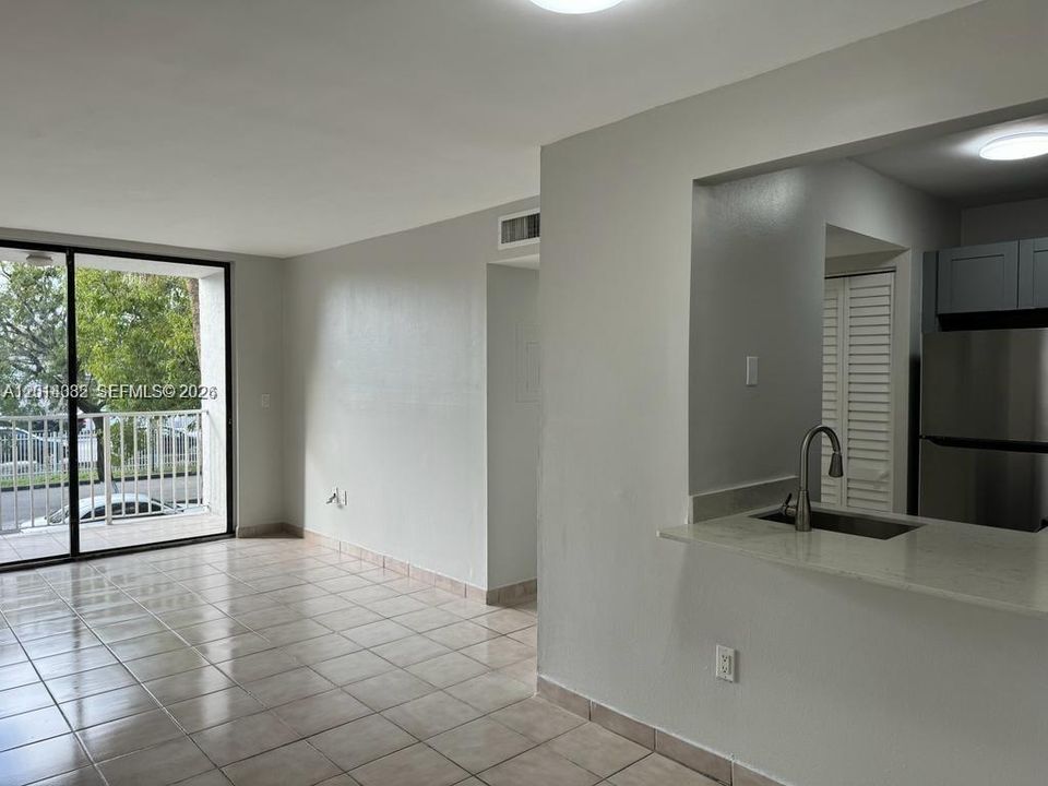 Activo con contrato: $270,000 (2 camas, 2 baños, 870 Pies cuadrados)