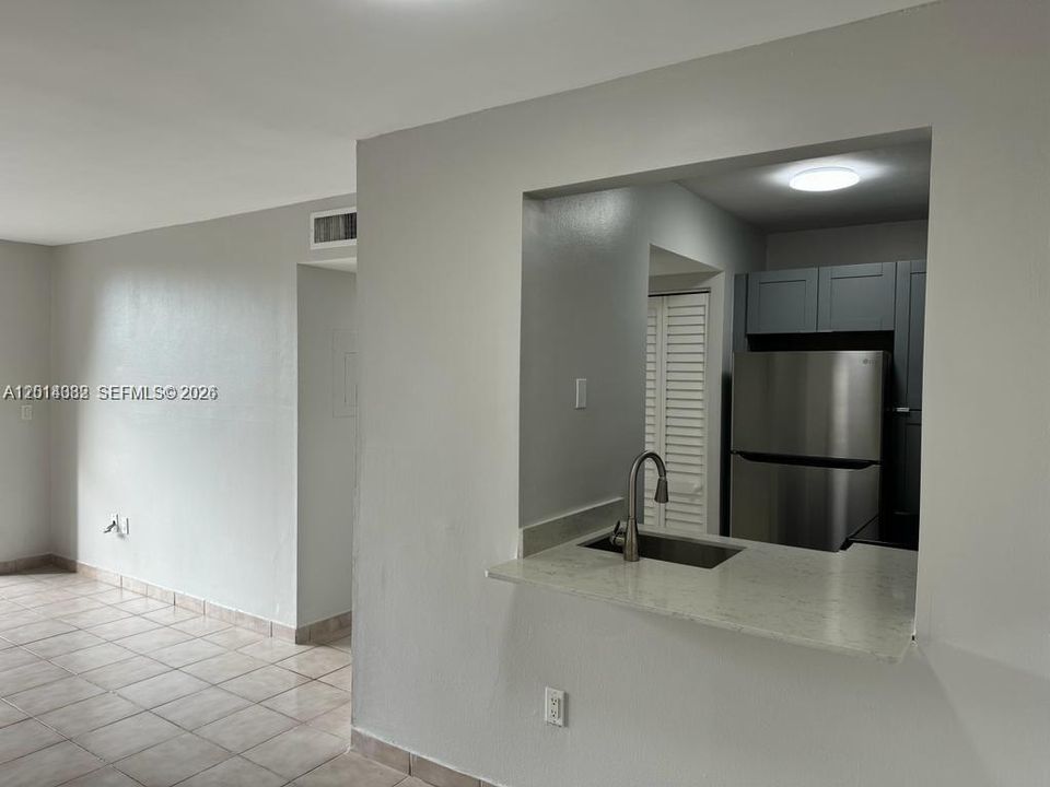 Activo con contrato: $270,000 (2 camas, 2 baños, 870 Pies cuadrados)