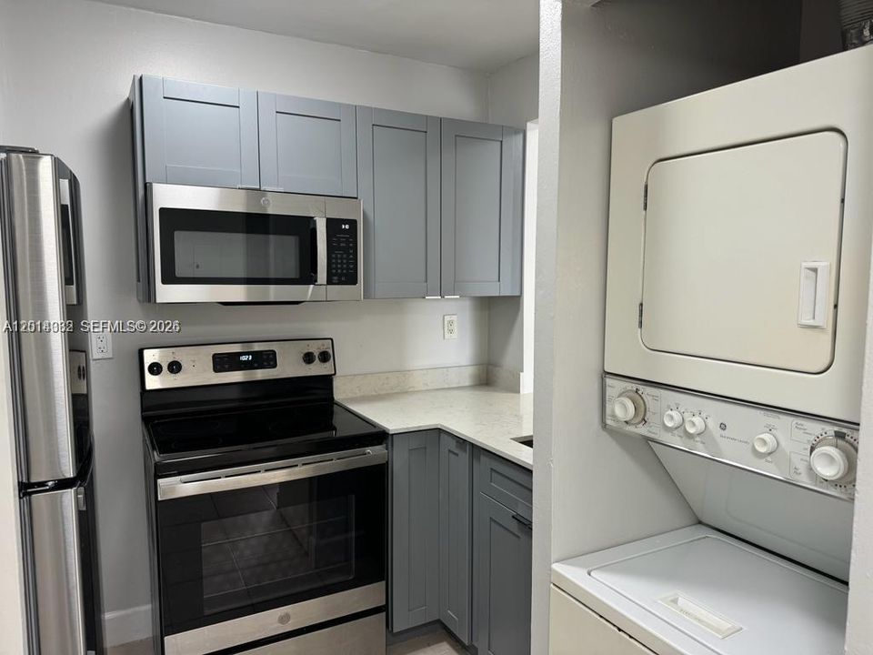 Activo con contrato: $270,000 (2 camas, 2 baños, 870 Pies cuadrados)