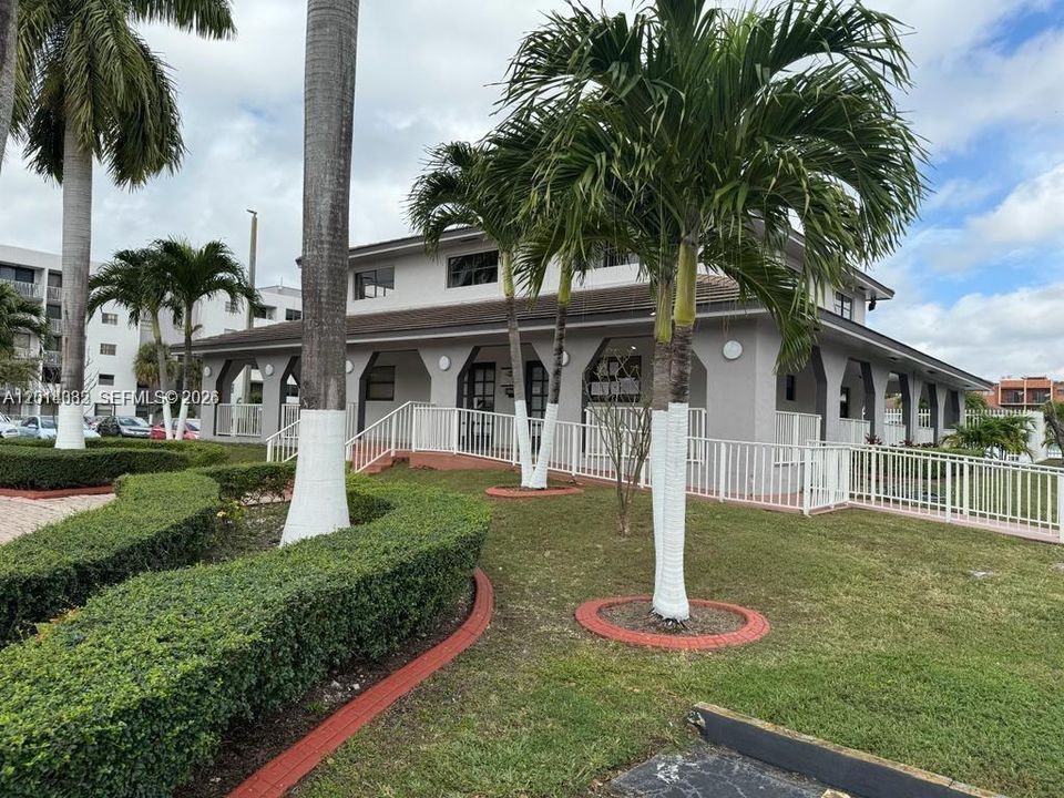 Activo con contrato: $270,000 (2 camas, 2 baños, 870 Pies cuadrados)