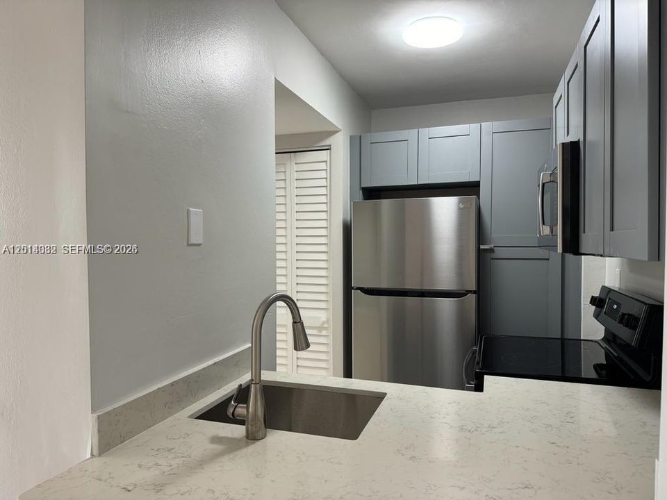 Activo con contrato: $270,000 (2 camas, 2 baños, 870 Pies cuadrados)