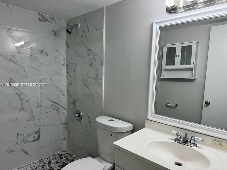 Activo con contrato: $270,000 (2 camas, 2 baños, 870 Pies cuadrados)