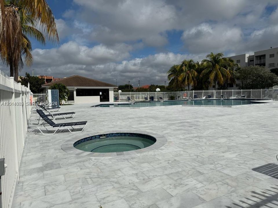 Activo con contrato: $270,000 (2 camas, 2 baños, 870 Pies cuadrados)