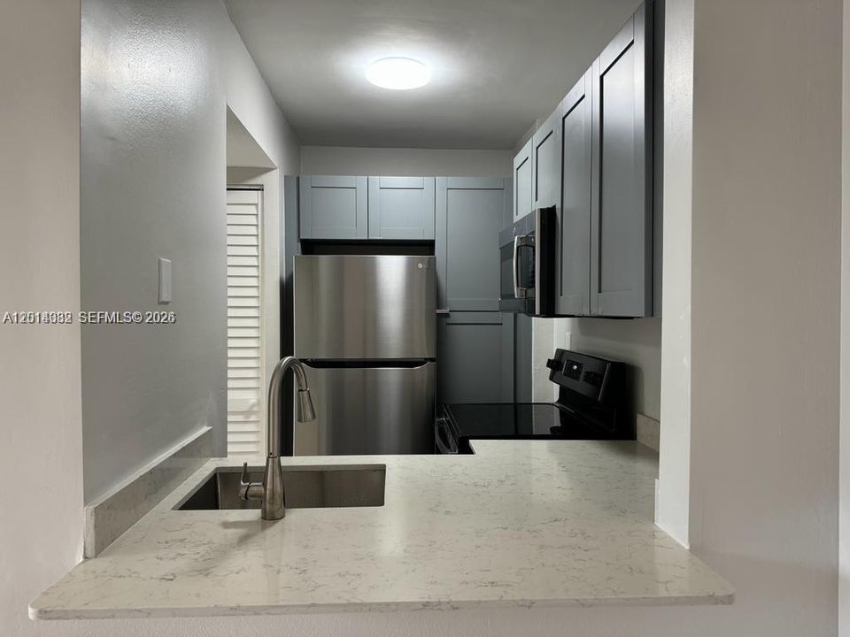 Activo con contrato: $270,000 (2 camas, 2 baños, 870 Pies cuadrados)