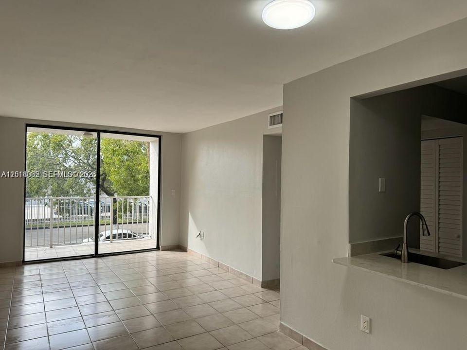 Activo con contrato: $270,000 (2 camas, 2 baños, 870 Pies cuadrados)