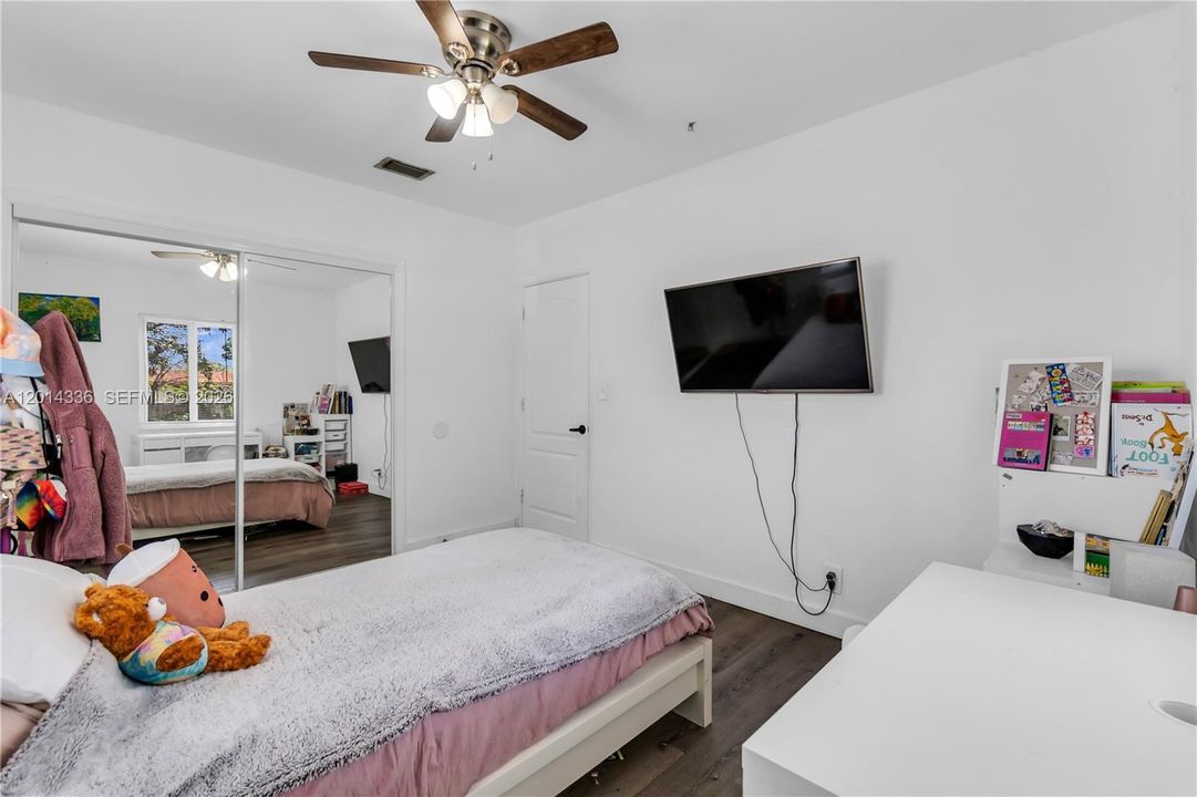Activo con contrato: $3,600 (3 camas, 2 baños, 1247 Pies cuadrados)