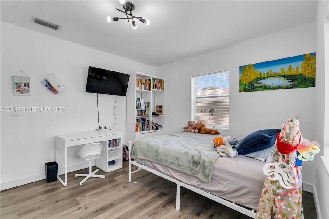 Activo con contrato: $3,600 (3 camas, 2 baños, 1247 Pies cuadrados)