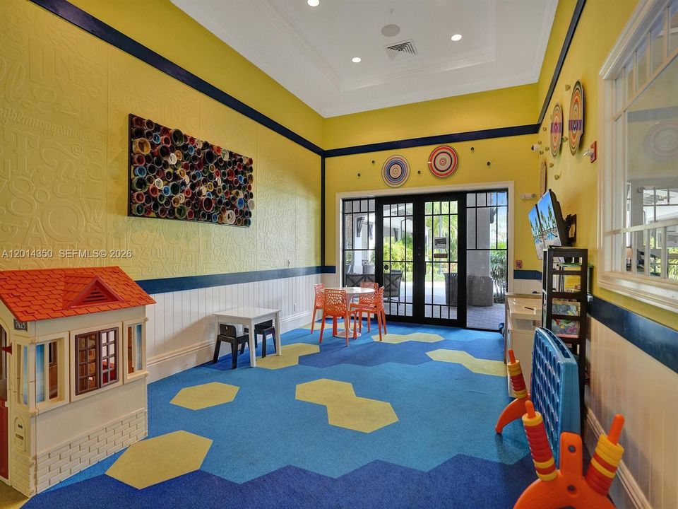 For Sale: $1,100,000 (5 beds, 4 baths, 3251 Square Feet)