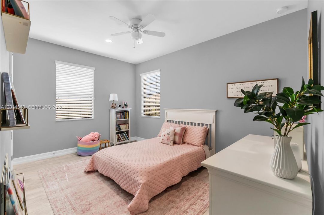 For Sale: $1,100,000 (5 beds, 4 baths, 3251 Square Feet)