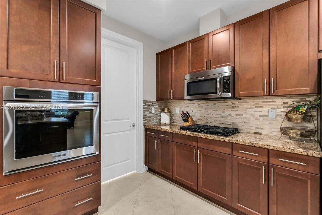 For Sale: $1,100,000 (5 beds, 4 baths, 3251 Square Feet)