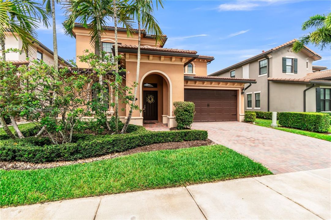 For Sale: $1,100,000 (5 beds, 4 baths, 3251 Square Feet)