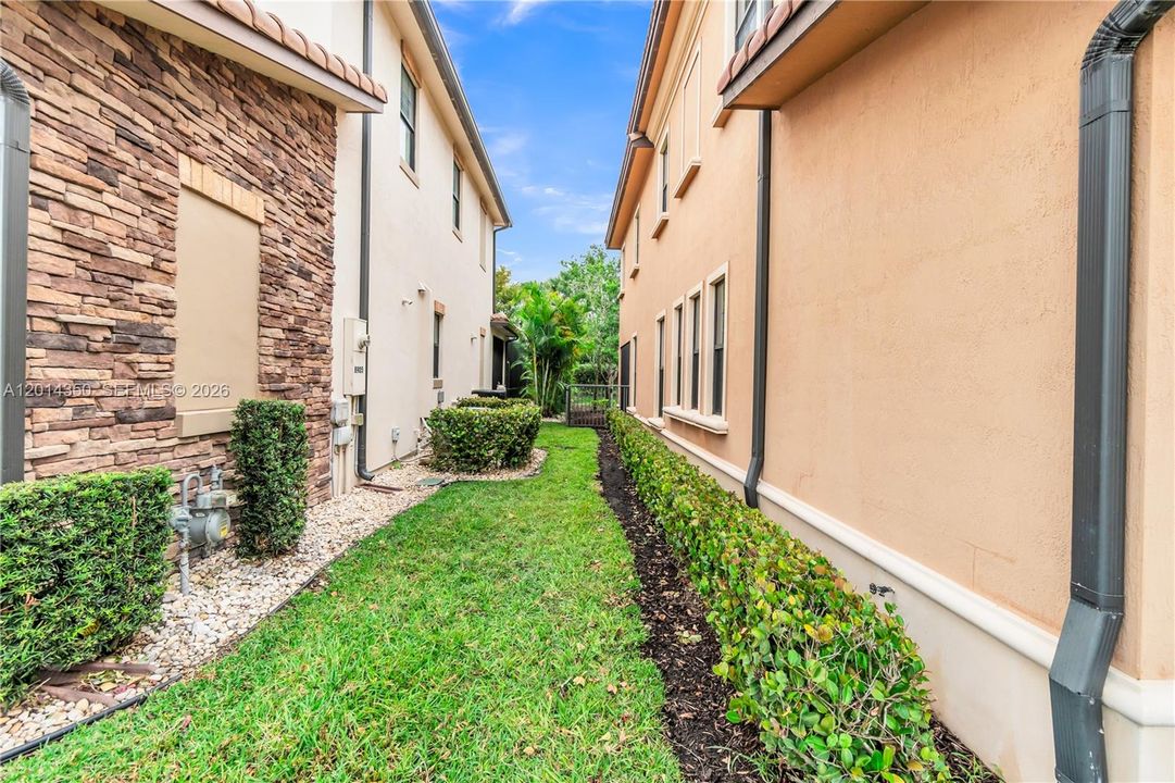 For Sale: $1,100,000 (5 beds, 4 baths, 3251 Square Feet)