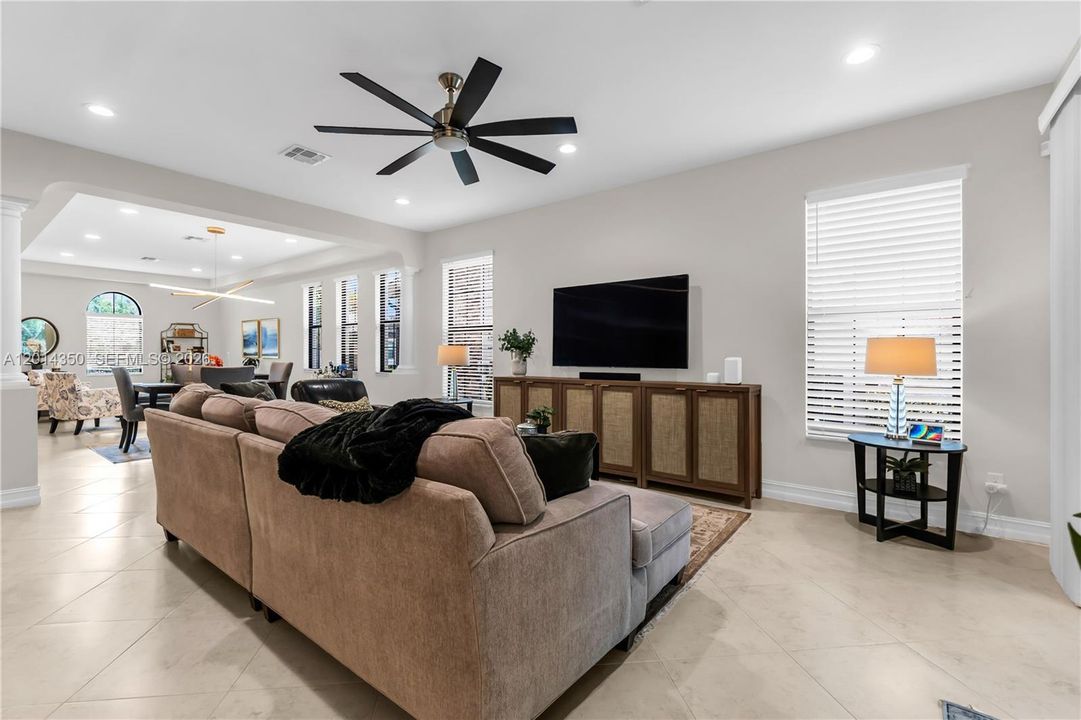 For Sale: $1,100,000 (5 beds, 4 baths, 3251 Square Feet)