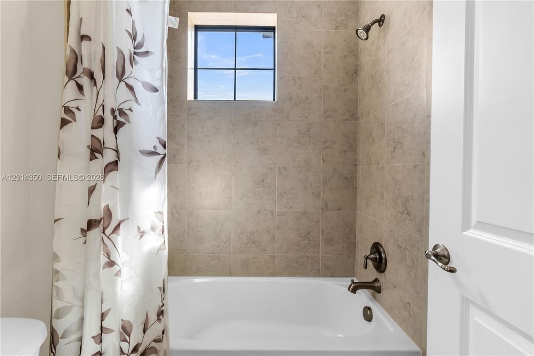 For Sale: $1,100,000 (5 beds, 4 baths, 3251 Square Feet)