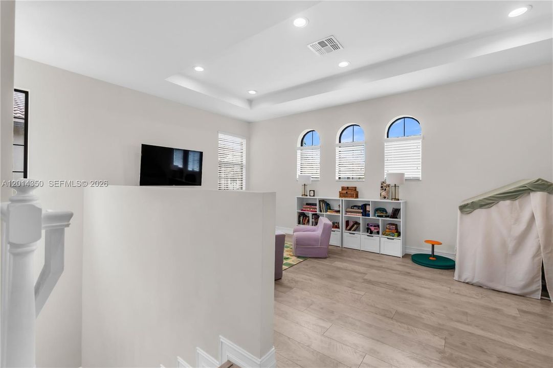 For Sale: $1,100,000 (5 beds, 4 baths, 3251 Square Feet)