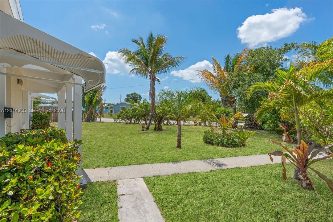 Под контрактом: $379,999 (3 спален, 2 ванн, 937 Квадратных фут)