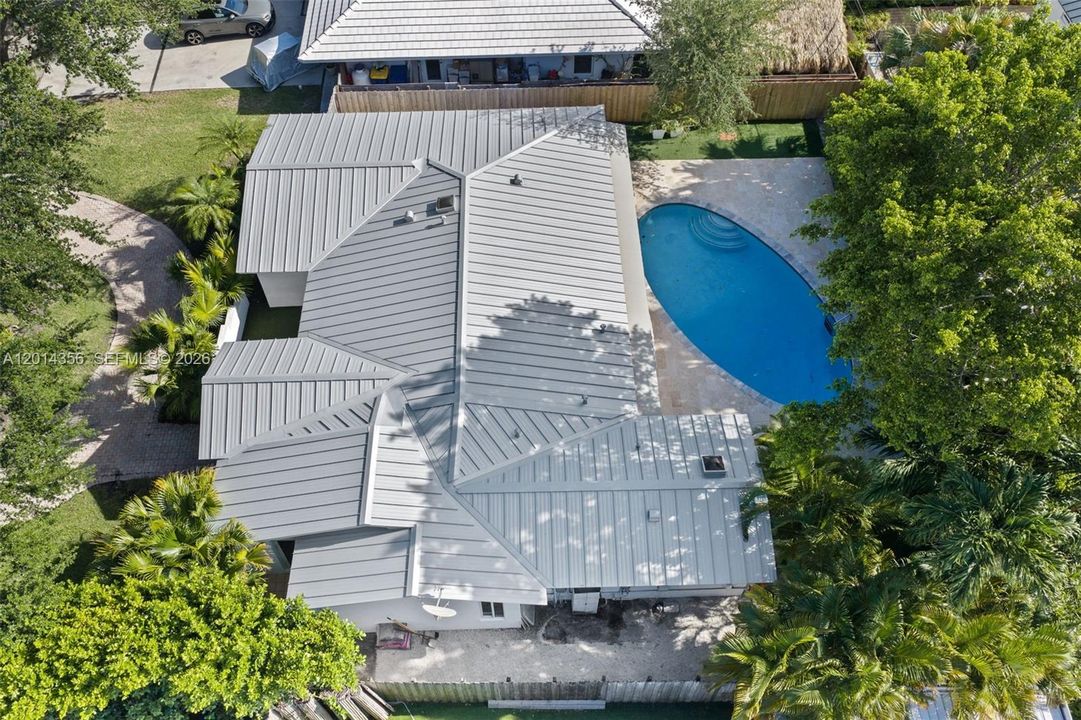 Activo con contrato: $12,000 (3 camas, 3 baños, 2018 Pies cuadrados)