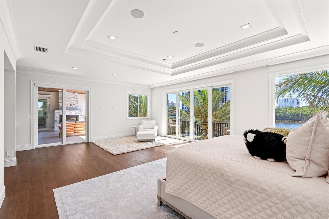 PRIMARY_BEDROOM_LEFT_ANGLE